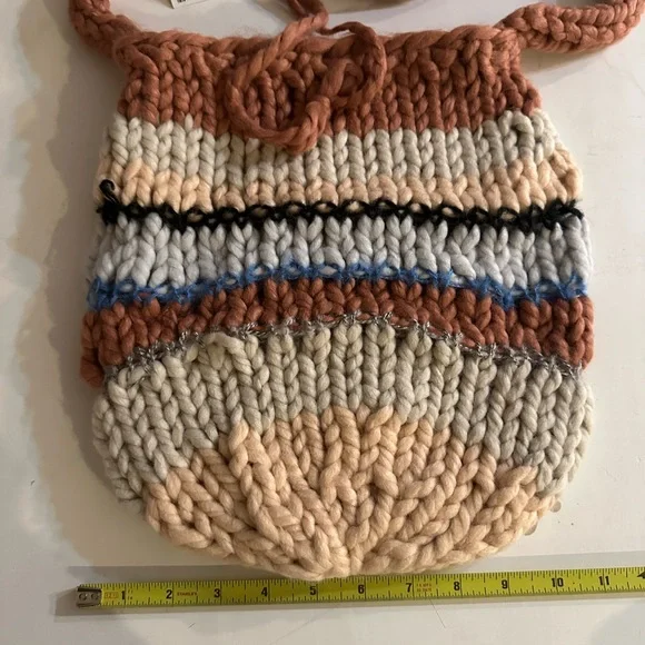 NWT, UO Kimchi Blue chunky crochet striped hobo bag - Picture 9 of 12